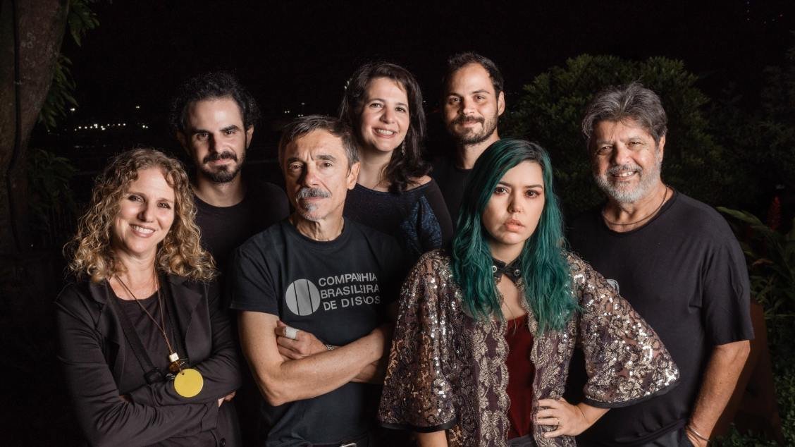 Sete Cabeças, “Revisitando Acústicos: Titãs, Rita Lee e Cassia Eller” A banda comandada por Charles Gavin, ex baterista dos Titãs, e pelo produtor musical Luiz Brasil recria o repertório de álbuns “Acústico MTV” emblemáticos